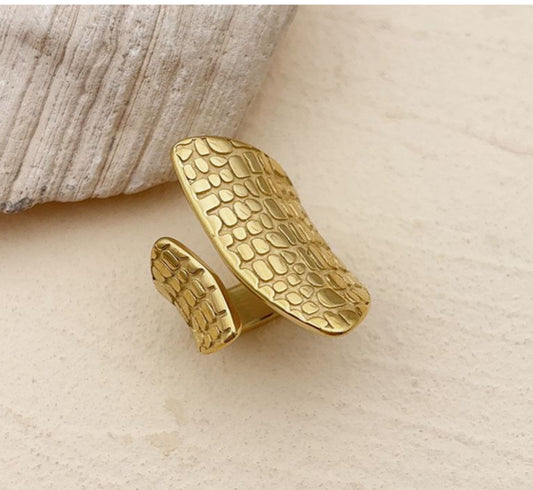 Asymmetrical Gold Elegance Ring